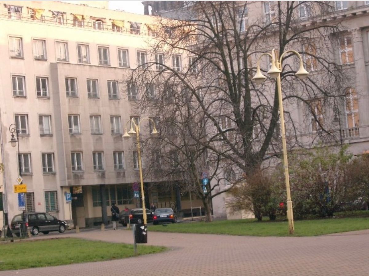 2007年11月25日頃。ワルシャワ。
1) hostel okidoki...