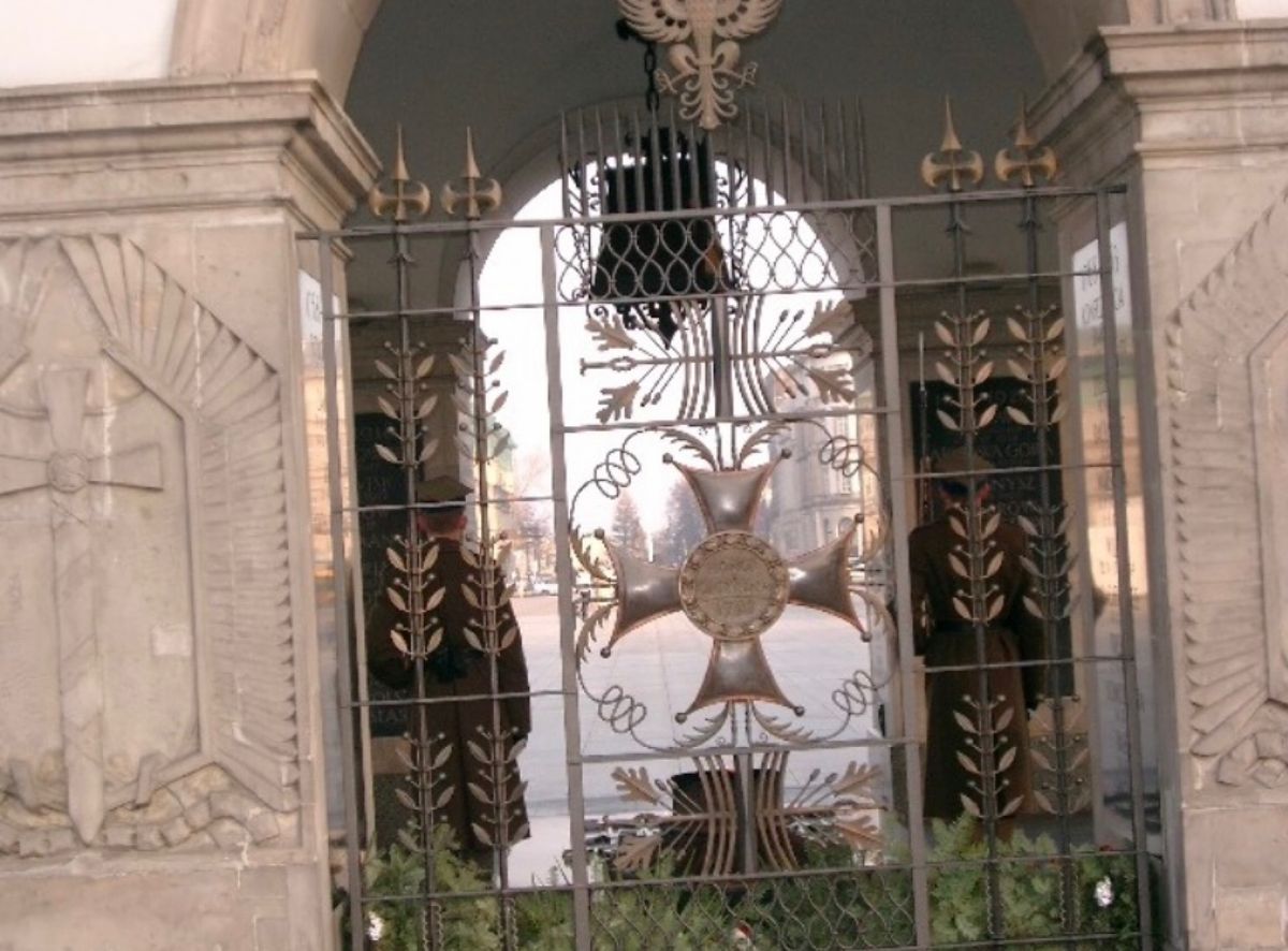 2007年11月20日頃。ワルシャワ。ワルシャワ名物無名兵士の墓の衛兵交代...