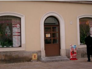 2007年11月25日頃。ワルシャワ。
1) hostel okidoki...