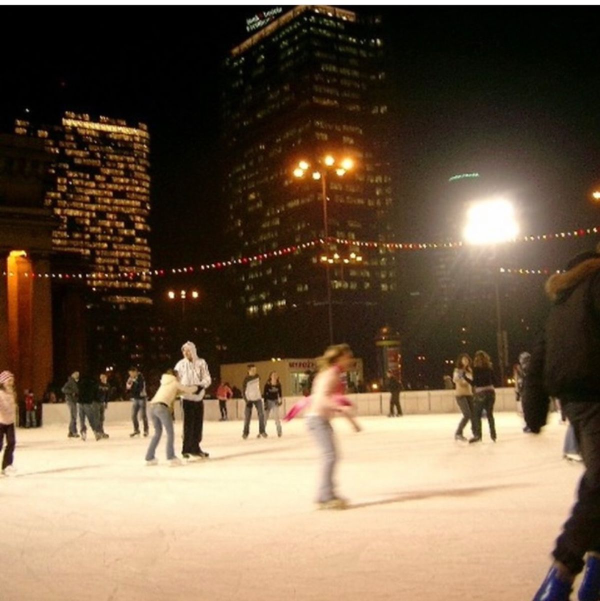 2008年1月15日。ワルシャワ。開放感あふれる屋外リンク。見てただけw