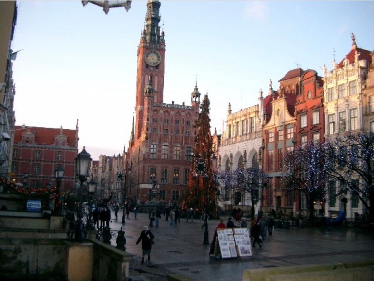 2007年12月5日から8日。静かで美しい運河の街グダンスク。

4) 実...