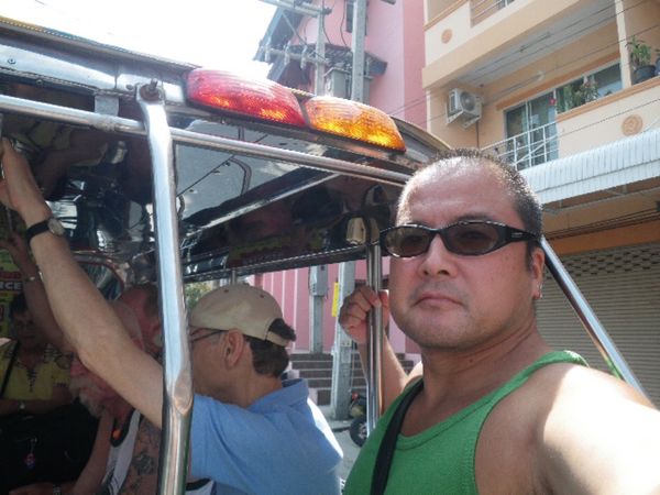 トルコ「関空 → マニラ→ ジャカルタ → スラバヤ→ トレテス→スラバヤ→マナド → バリ島→ クアラルンプール → バンコク→ パタヤ→ バンコク→ キエフ→ドネツク→キエフ→シンフェローポリ→ヤルタ→シンフェローポリ→マイコライフ→オデッサ→キエフ→タシケント→サマルカンド→タシケント→キエフ→オデッサ→ ヘルソン→マイコライフ→オデッサ→イスタンブル→関空」の写真