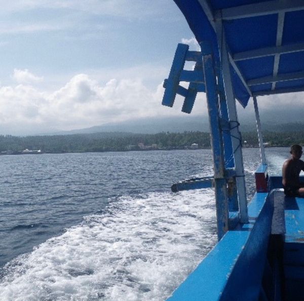 トルコ「関空 → マニラ→ ジャカルタ → スラバヤ→ トレテス→スラバヤ→マナド → バリ島→ クアラルンプール → バンコク→ パタヤ→ バンコク→ キエフ→ドネツク→キエフ→シンフェローポリ→ヤルタ→シンフェローポリ→マイコライフ→オデッサ→キエフ→タシケント→サマルカンド→タシケント→キエフ→オデッサ→ ヘルソン→マイコライフ→オデッサ→イスタンブル→関空」の写真：2010年10月27日。マナド。シュノー...