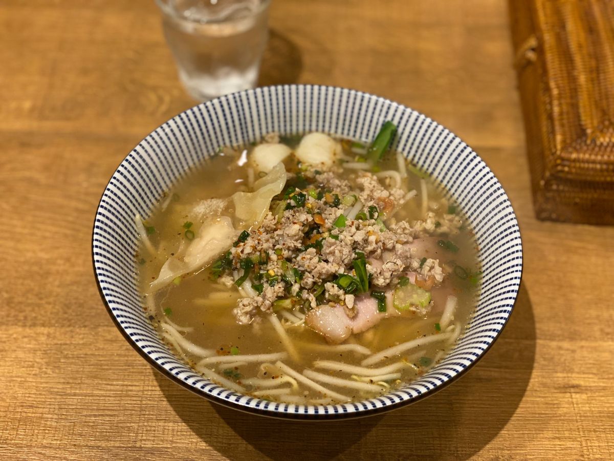 お気に入りのタイヌードル店オシャで
クィティヤオモーサのランチ