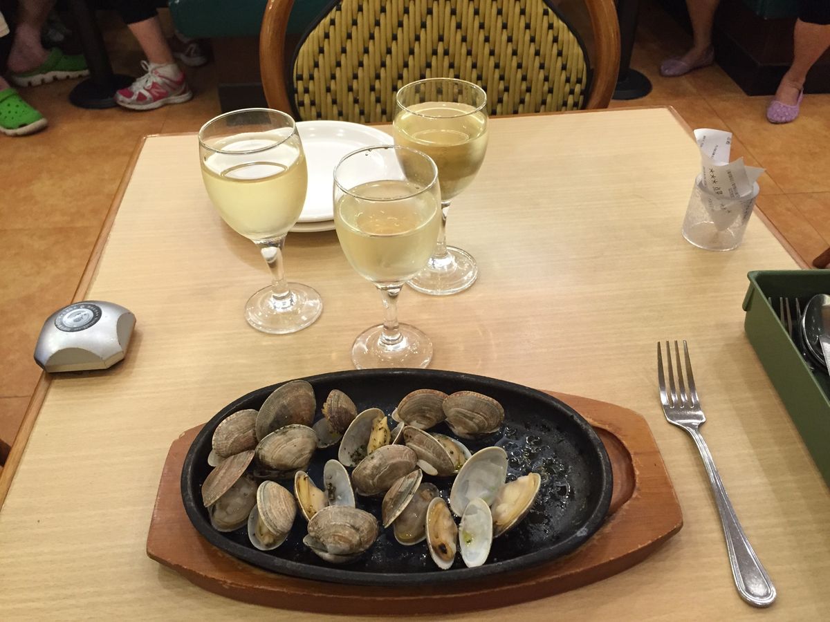 1) 人民公園横の甲子園のようなカフェ
2) 中はアンティーク調で居心地よ...