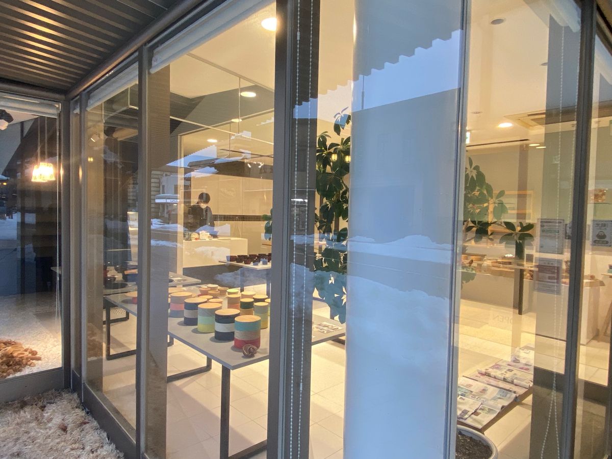 加賀ではまず畑漆器店へ🚶‍♀️

カラフルな漆器の器可愛い😍
スタッキング...