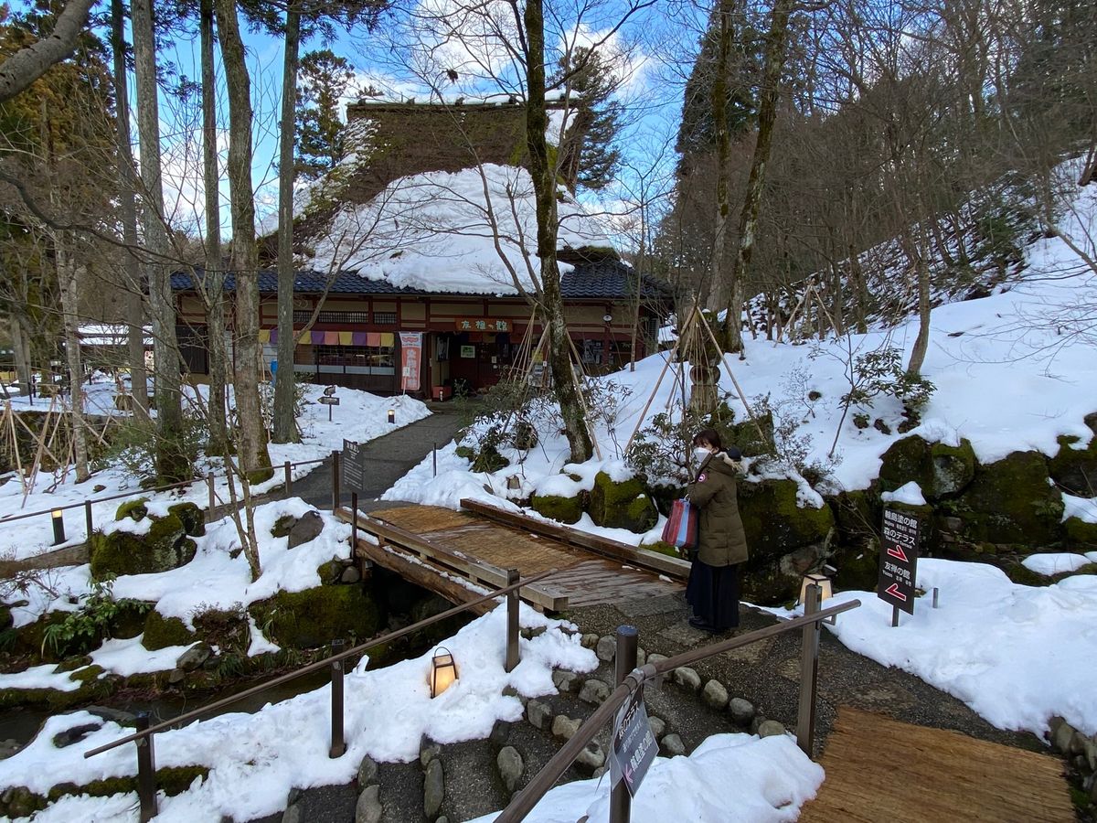 加賀 伝統工芸村 ゆのくにの森

この日はお天気も良くて良かった！
ここで...