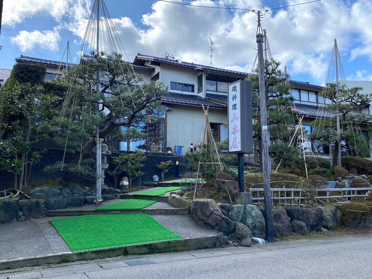 どうしてもお腹いっぱい蟹を食べたくて
ランチに奮発して山本屋さんへ🚘

ギ...