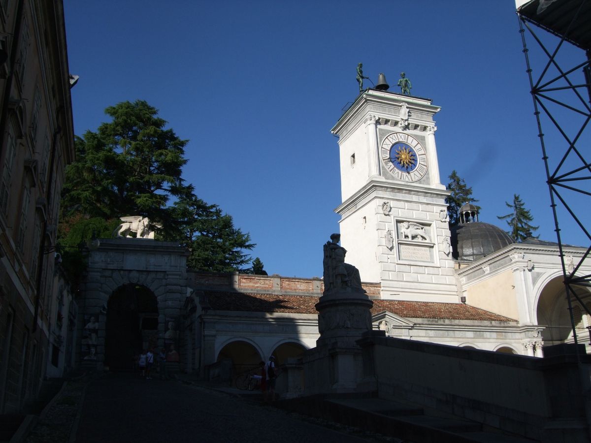 中心のリベルタ広場