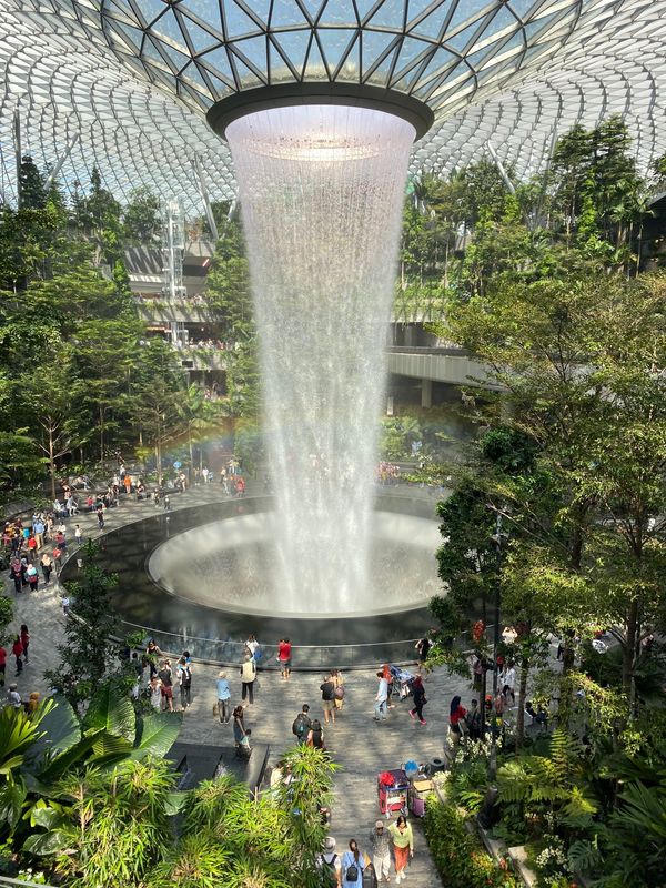 ラオス人民民主共和国・ヴィエンチャン「年越しアジアプチ横断旅」の写真：1.2枚目シンガポール
3枚目マレーシア...