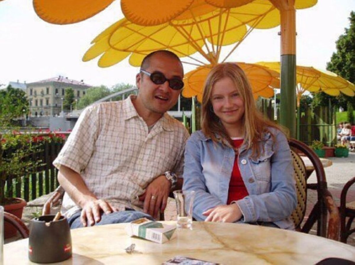 1) 16歳のマーヤ。エストニア人。タルトゥにて。
2) 14歳のマリスと...