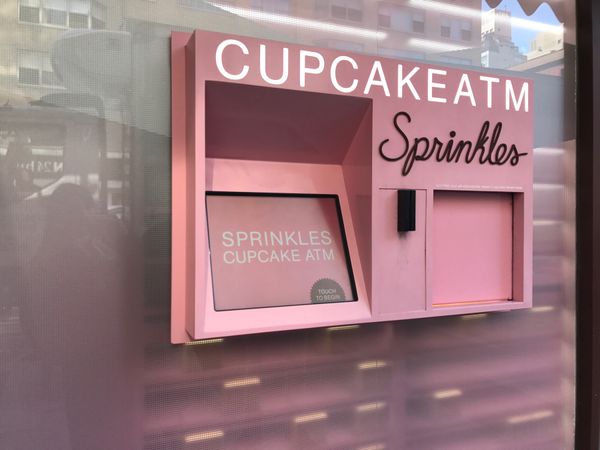 アメリカ(米国)・ニューヨーク「🚕Trip to NY 🇺🇸」の写真：cupcakeATM 日本にも出来ないかなぁ🤍