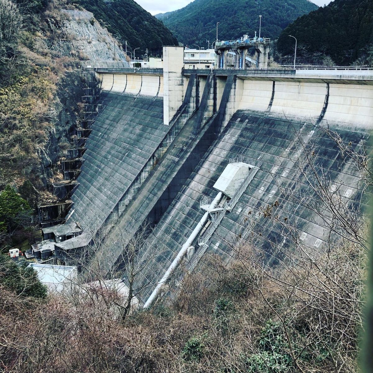 宇治から奈良県の天理市に移動。
天理市、初めて来たけどいたるところにある天...