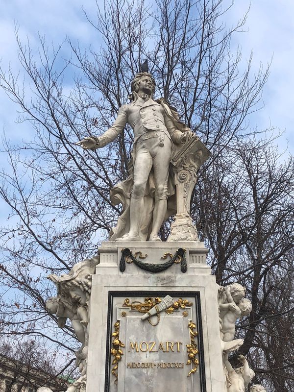 オーストリア・ウィーン「ウィーン」の写真：楽友協会ホール（ムジークフェライン）の黄...