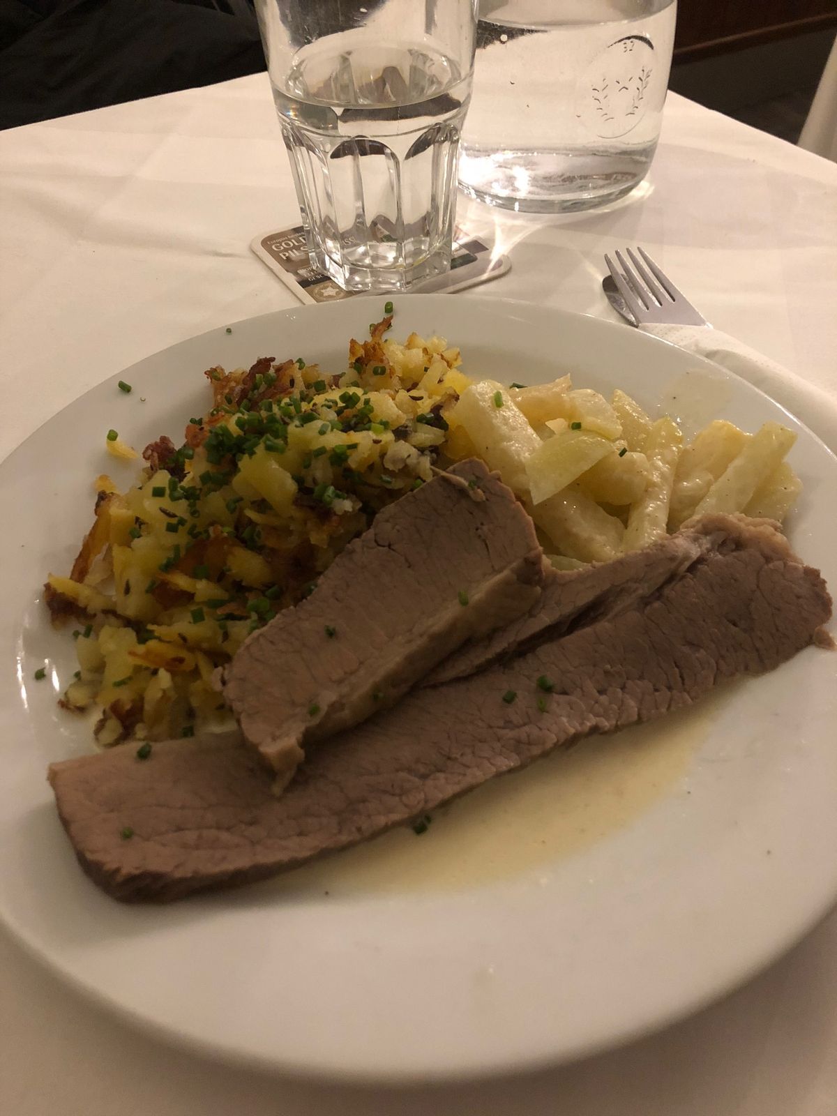 シュニッツェルやアプフェルストゥルーデルは毎回必ず食べます😅