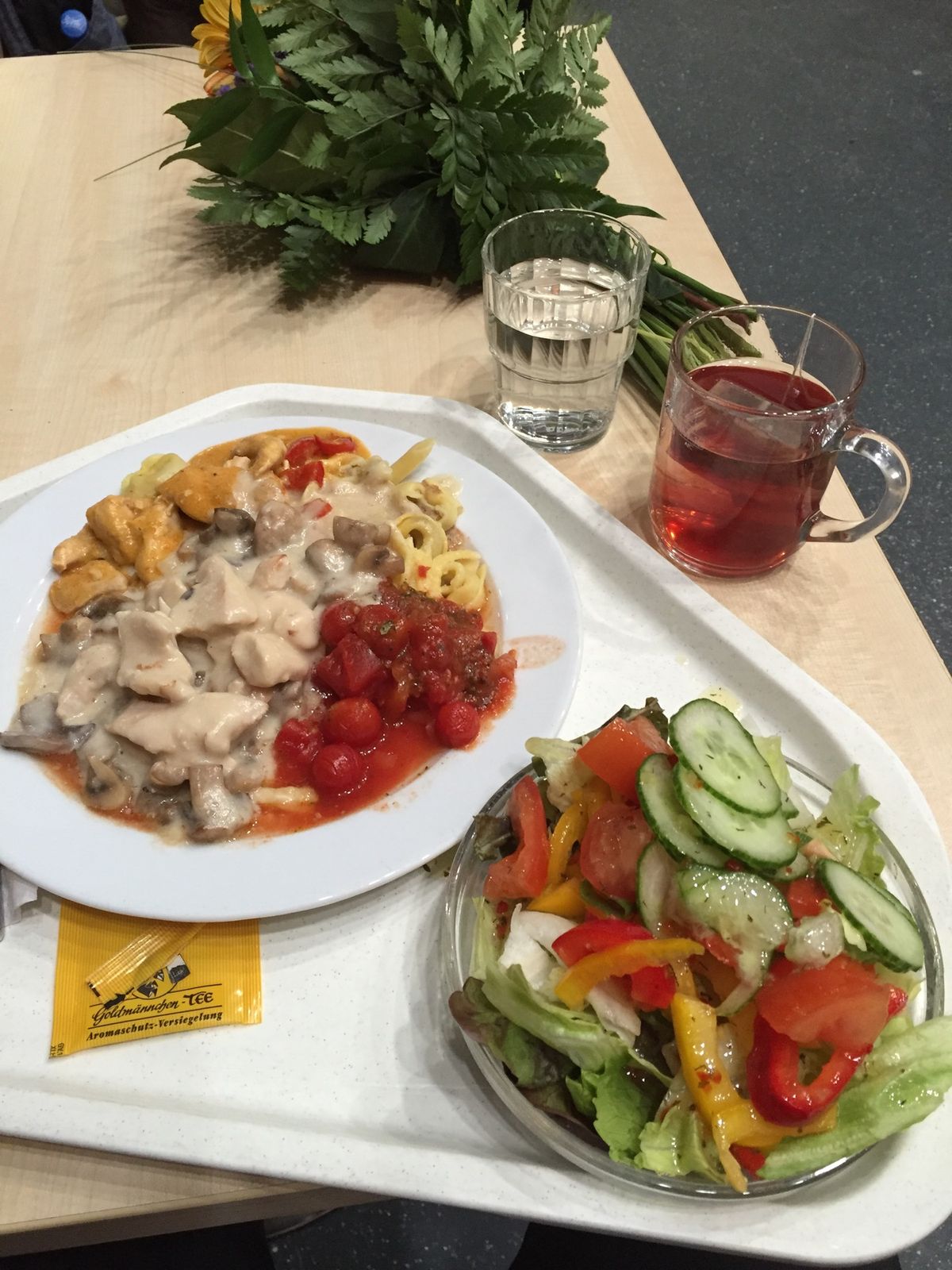 学食でのご飯はこんな感じです👍
すごい量…💦