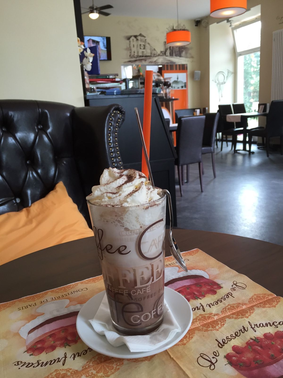 4枚目のLHの機内食、Yクラス利用なのにお食事が足りなくなったらしく、いき...