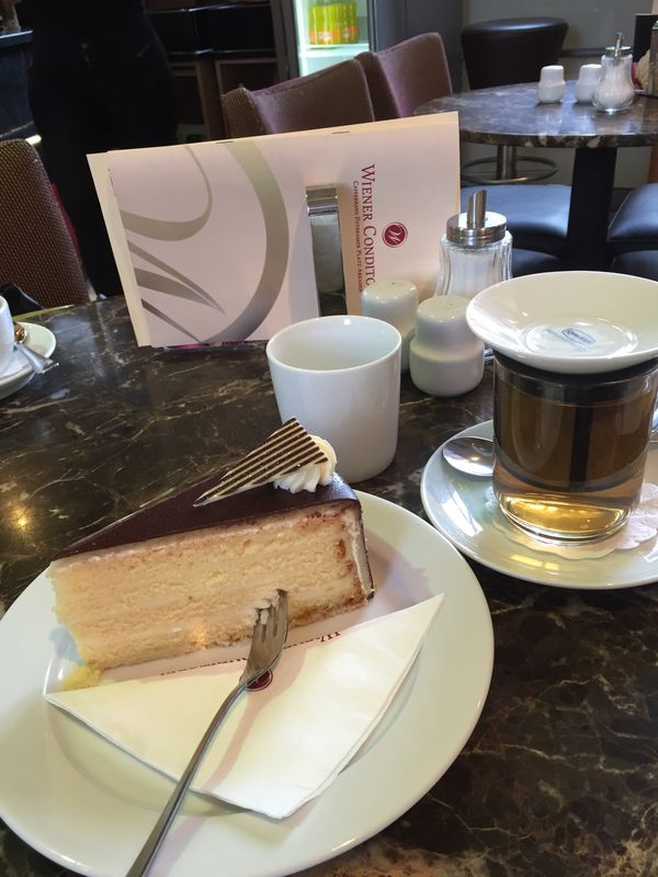 ドイツ・ベルリン「ドイツ」の写真：4枚目のLHの機内食、Yクラス利用なのに...