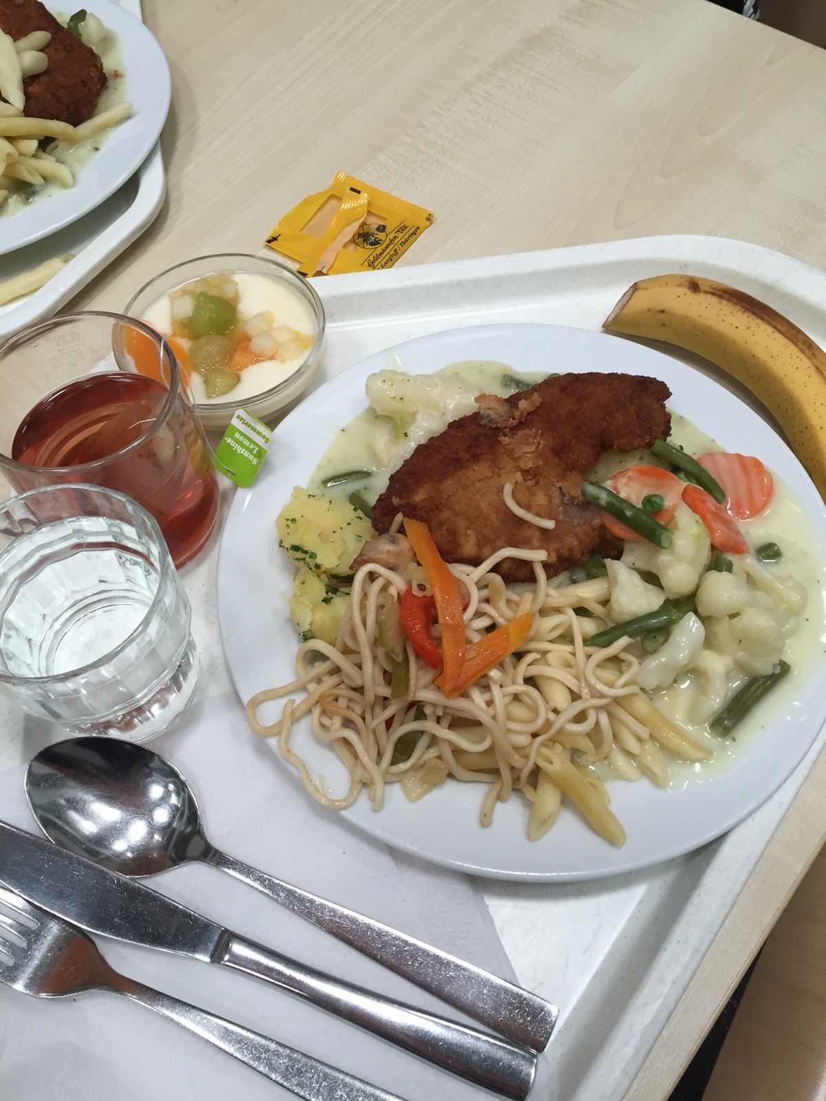 学食でのご飯はこんな感じです👍
すごい量…💦