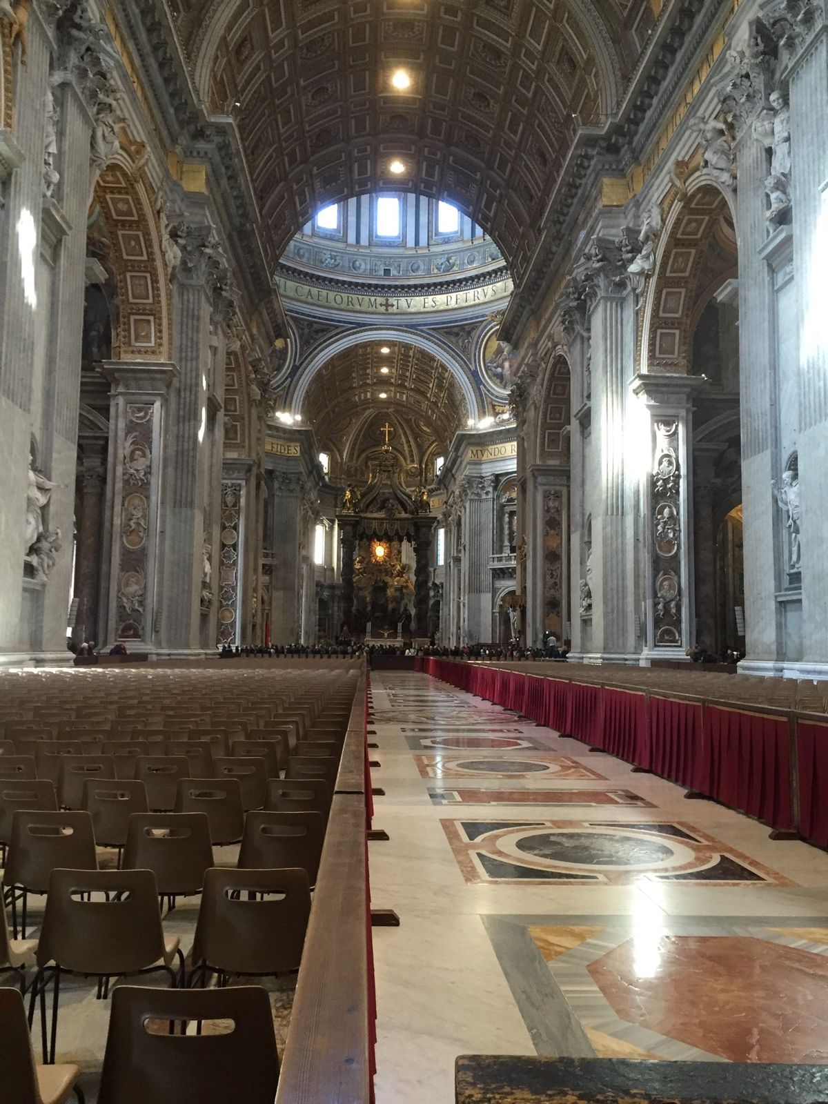 サン・ピエトロ大聖堂では、ちょうど特別聖年にあたり、25年に１度開かれると...