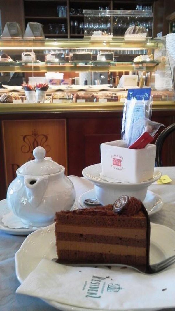 チェコ共和国・プラハ「ウィーン・プラハ」の写真：シェーンブルン宮殿のカフェ・レジデンツにて。