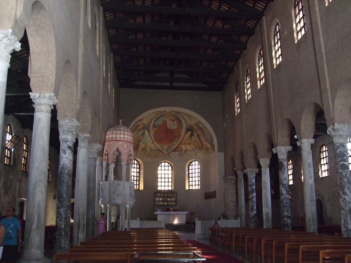 アクィレイアの近く(海側)にあるグラード旧市街
聖エウフェミア聖堂ほか初期...