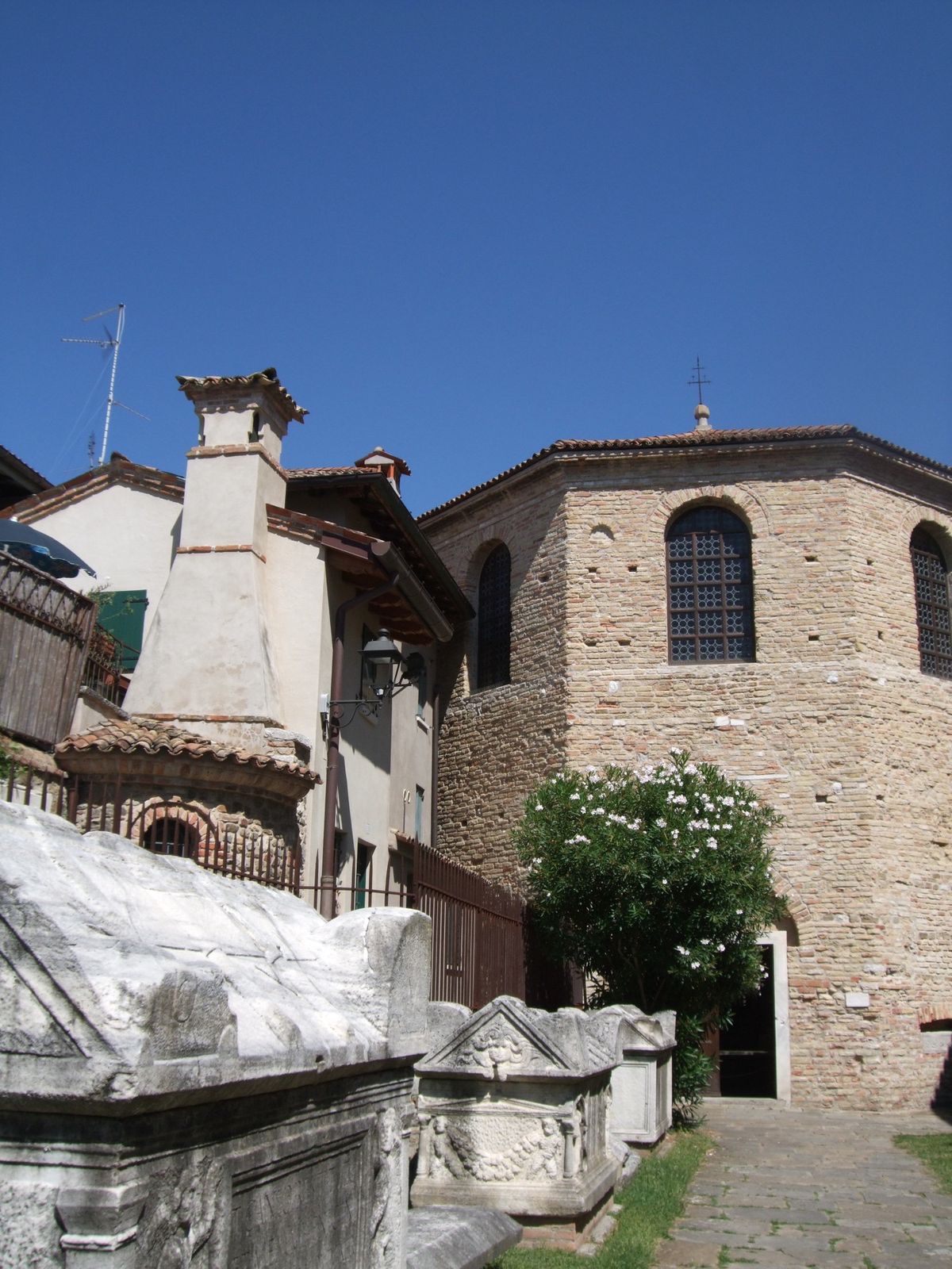 アクィレイアの近く(海側)にあるグラード旧市街
聖エウフェミア聖堂ほか初期...