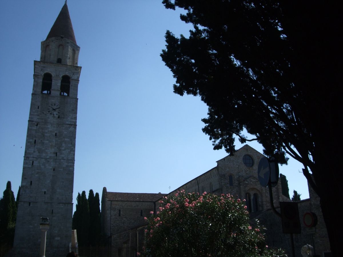 アクィレイア大聖堂
床一面のモザイクが素晴らしい