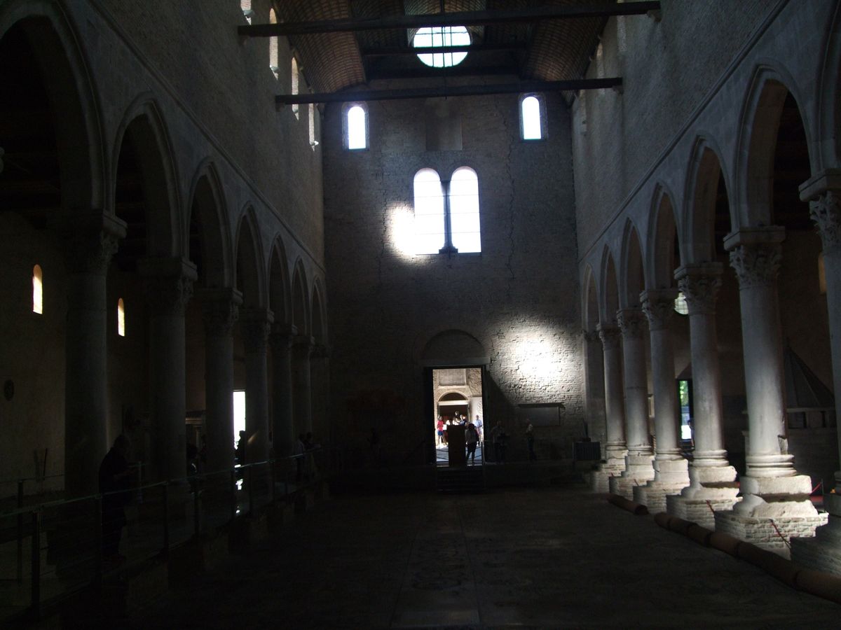 アクィレイア大聖堂
床一面のモザイクが素晴らしい