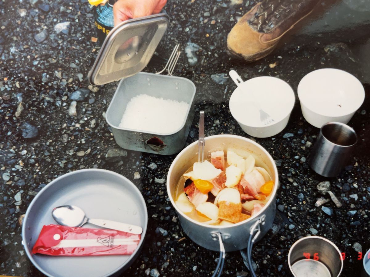 山行の楽しみは山でのご飯。この時のメニューはpot-au-feuだったよう...