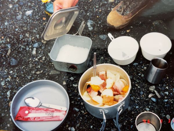 日本・山梨県「南アルプス・仙丈岳」の写真：山行の楽しみは山でのご飯。この時のメニュ...