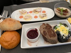 ビジネスクラスにアップグレードしていただいたのに…
寝る時、シートをフラッ...