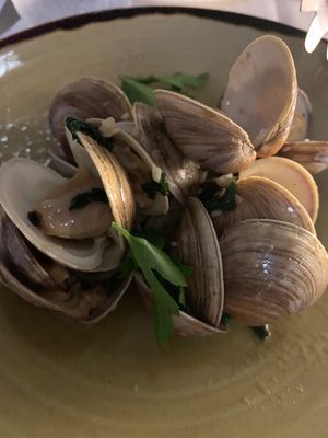 Hawaiiに行ったら必ず伺う「Taormina」
前菜のアサリの大きさっ...