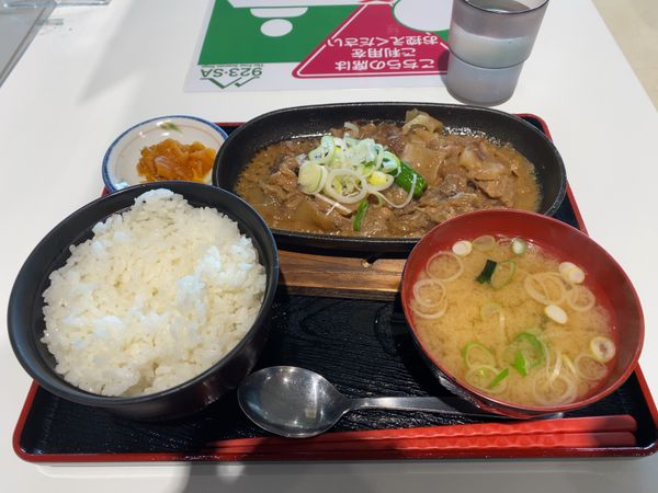 日本・福島県「国見SAの牛肉のとろとろどて焼き定食」の写真