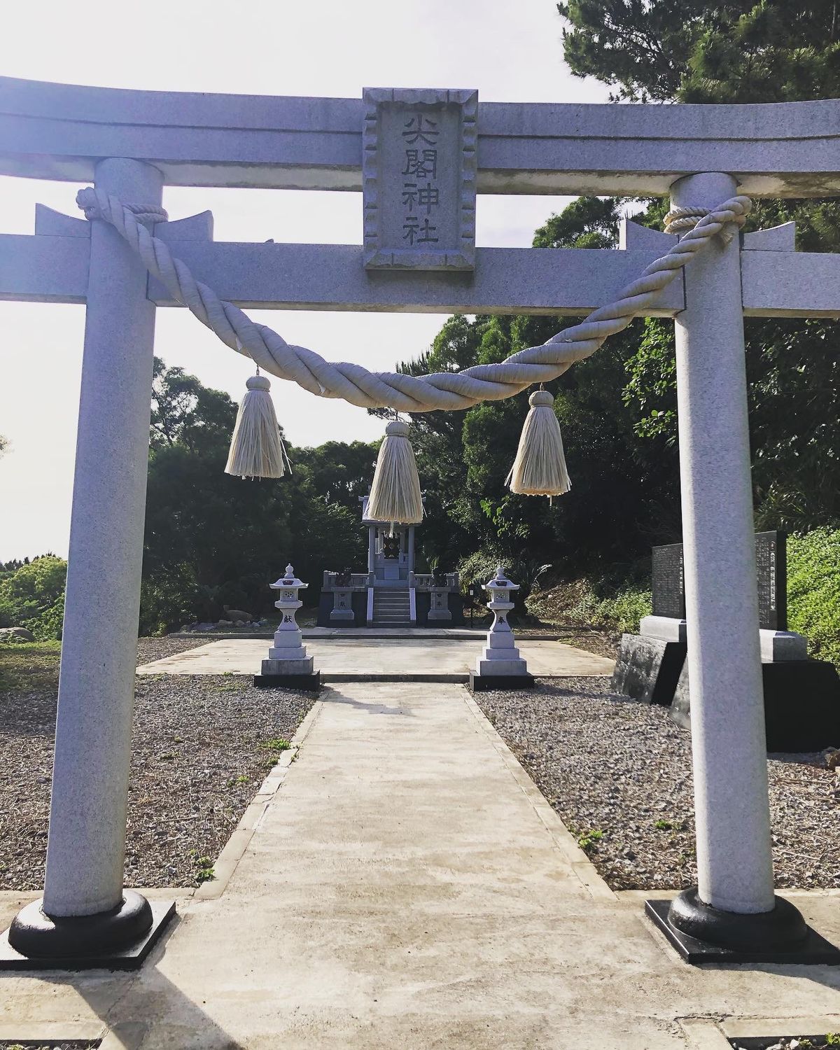 5月2日　尖閣神社に参拝。この神社の先に尖閣諸島が見えるらしい。なるほど。...