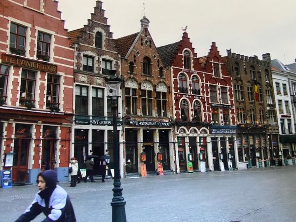 ベルギー・Brugge「Belgium🇧🇪初めてのひとり旅。」の写真：おとぎ話の世界に迷い込んだ様な可愛い街並😍