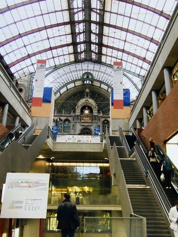 ベルギー・Brugge「Belgium🇧🇪初めてのひとり旅。」の写真：アントワープの素敵過ぎる駅。
