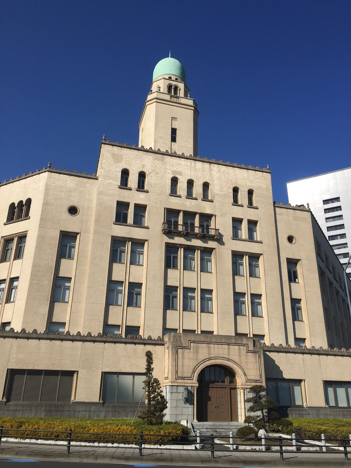 開店前から行列に並んで、
有名店のパンケーキを朝食にいただきました🥞

一...