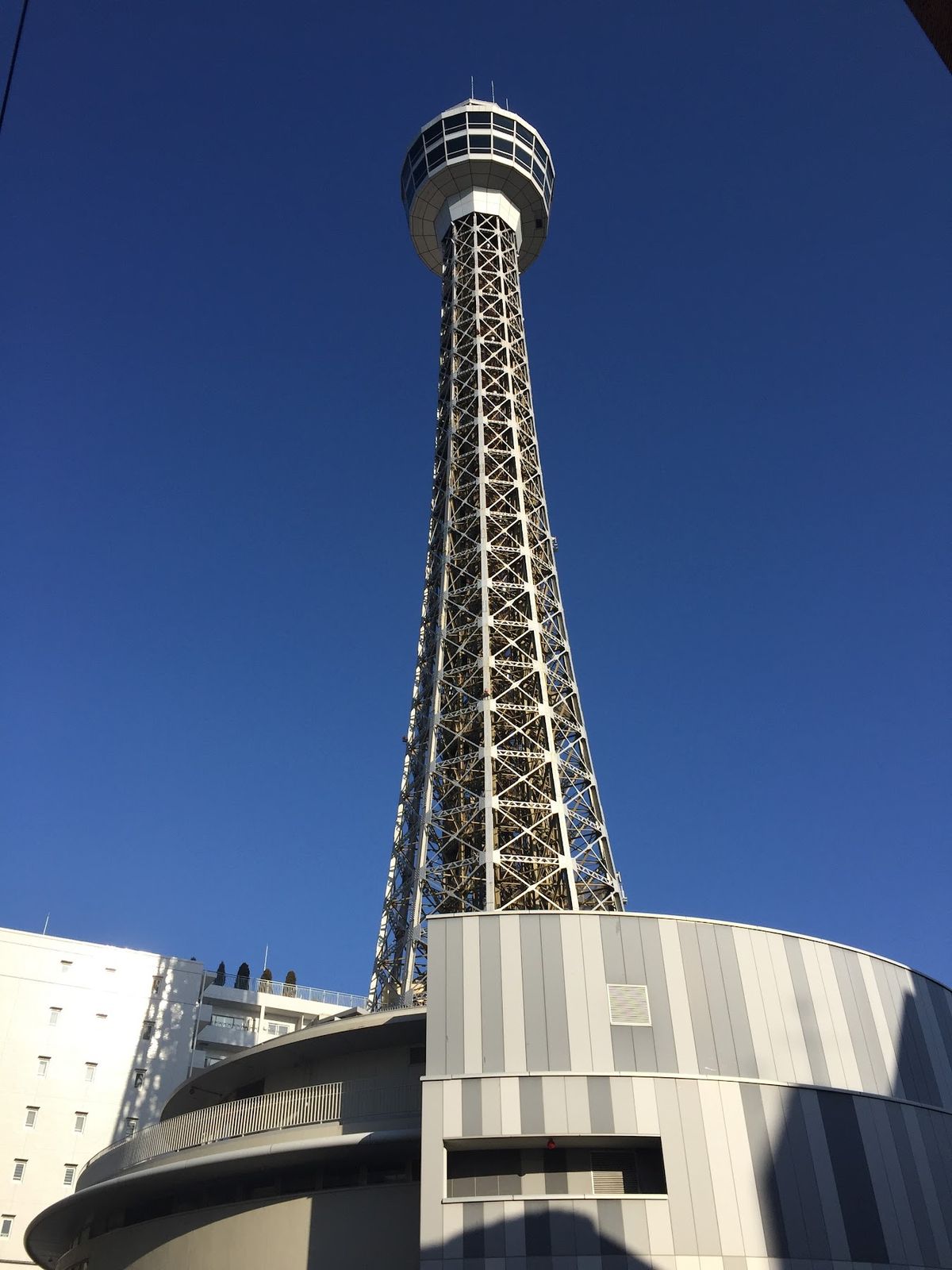 横浜の洋館が並ぶ丘を1人で散策。
まだどこも開いてない早朝だったので、眺め...