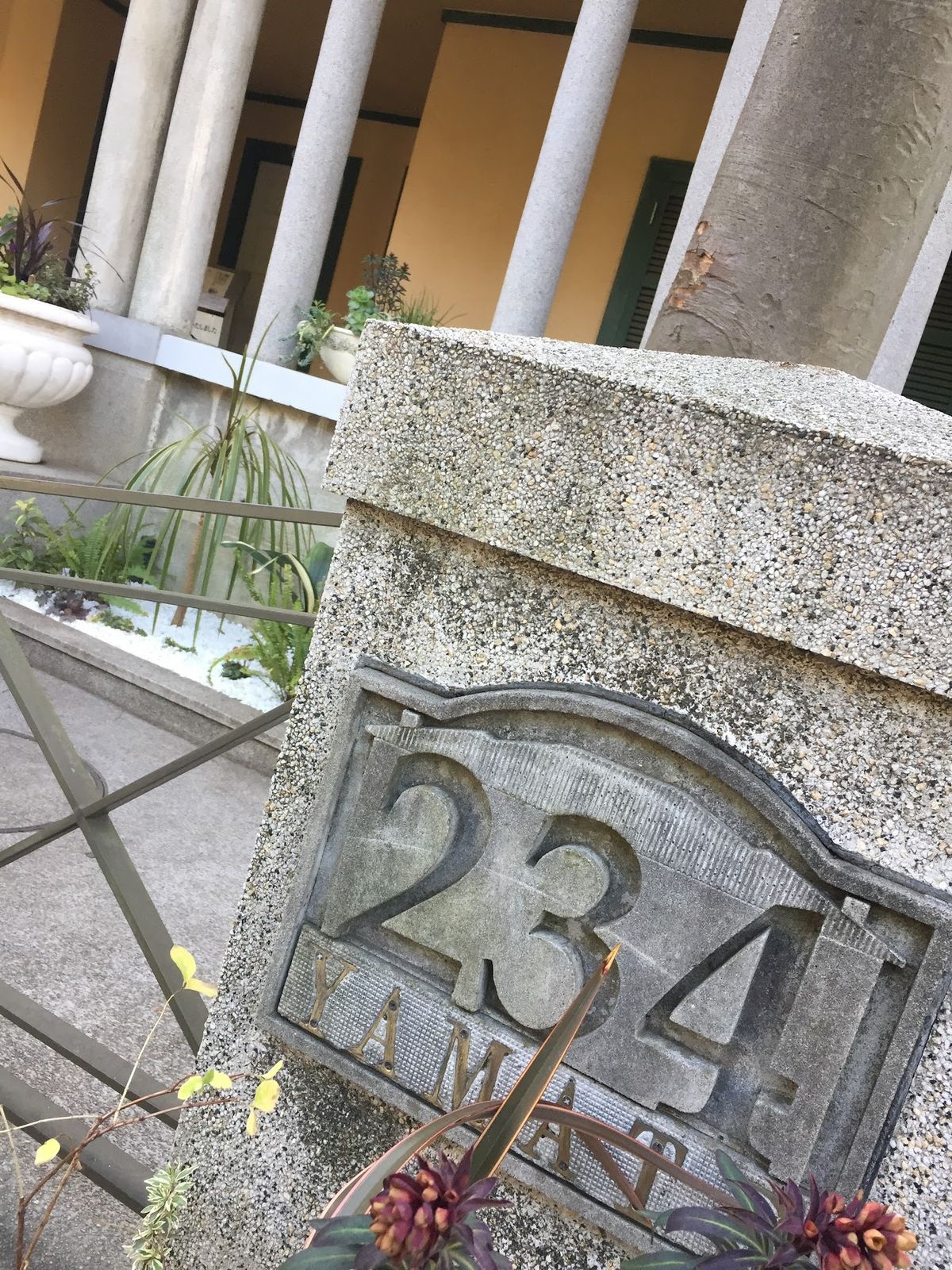 横浜の洋館が並ぶ丘を1人で散策。
まだどこも開いてない早朝だったので、眺め...