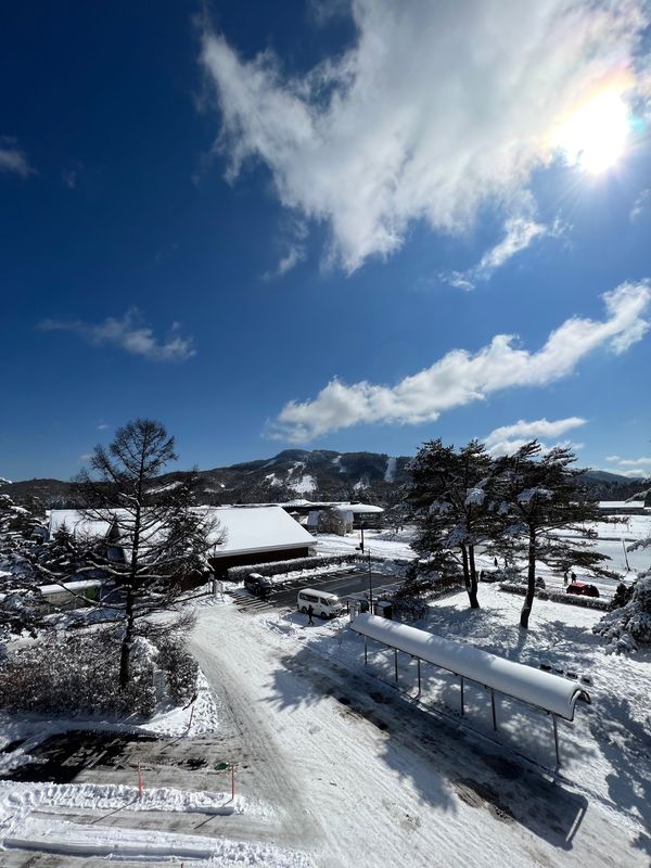 日本・軽井沢「再び軽井沢でスキーへ」の写真：軽井沢到着！天気は良く、雪はほどよく積も...