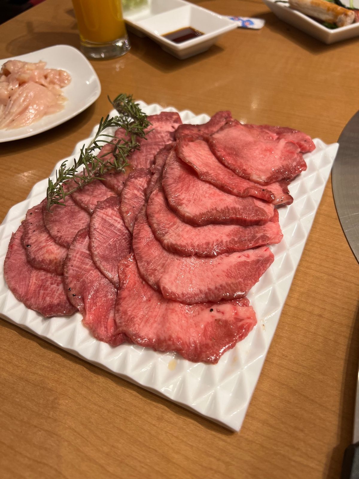 スキー2日目の任務完了
夕飯は焼肉で牛タンと上ミノの会！
ふぅ、太腿と脹脛...
