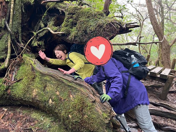 日本・屋久島「初めての屋久島⛰」の写真：木の根の割れ目大きい〜！と
はしゃぎすぎ...
