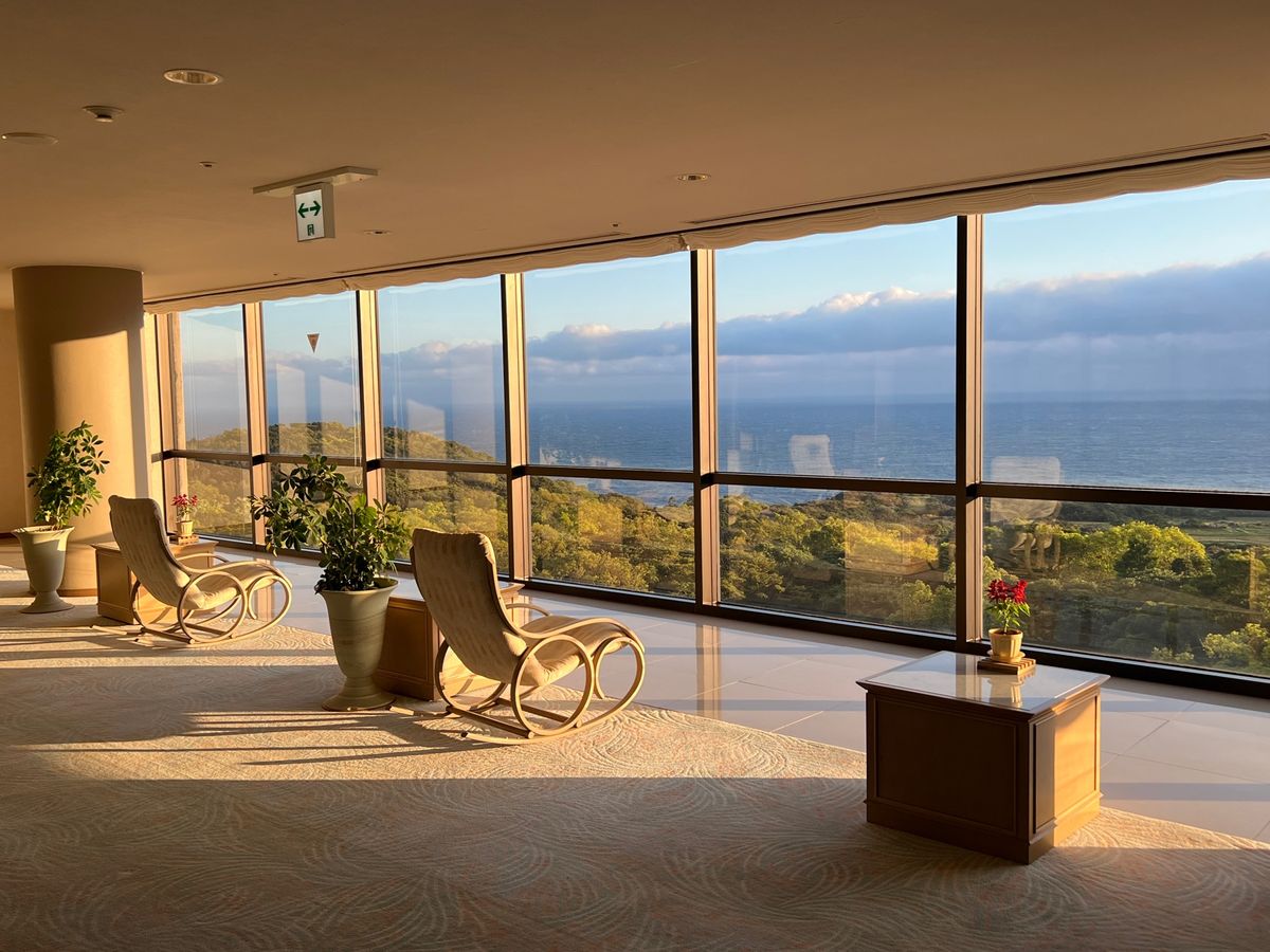 いわさきホテル

レストランからも良い景色☀️

エントランスでは縄文杉の...