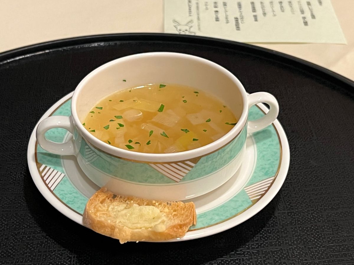 いわさきホテルの夕飯

早起き&縄文杉トレッキングでバテバテすぎて
ご飯食...