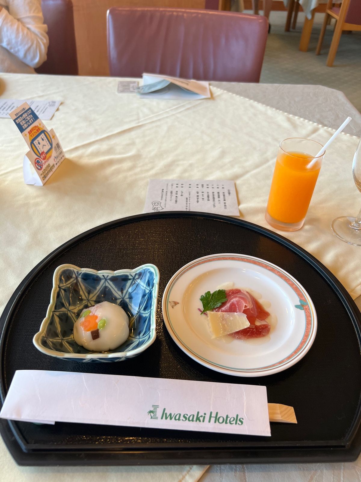 いわさきホテル

夕食🍴
宿の食事って
だいたい多すぎて「ひぃえ〜！」って...