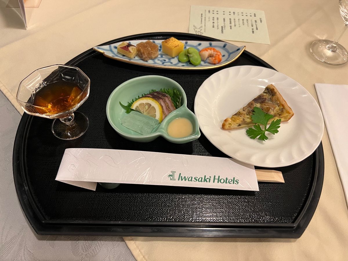 いわさきホテルの夕飯

早起き&縄文杉トレッキングでバテバテすぎて
ご飯食...