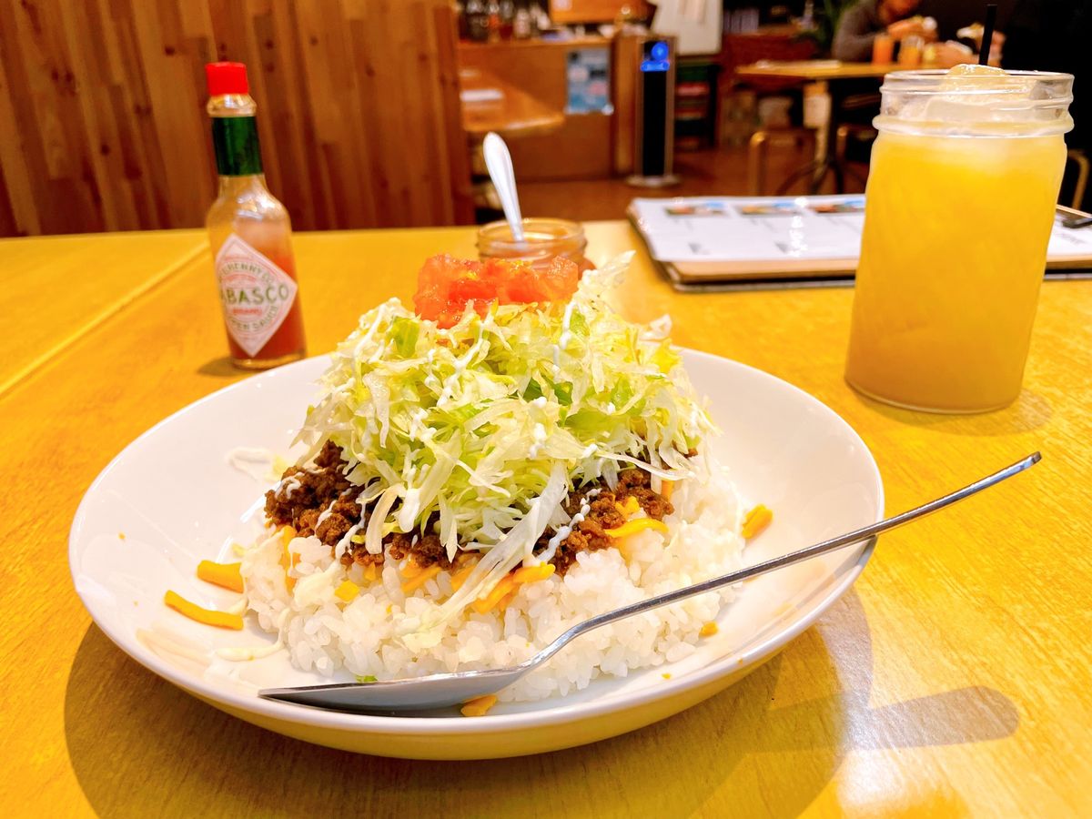 ゆいレールに乗って移動した

お昼ごはんはタコライス