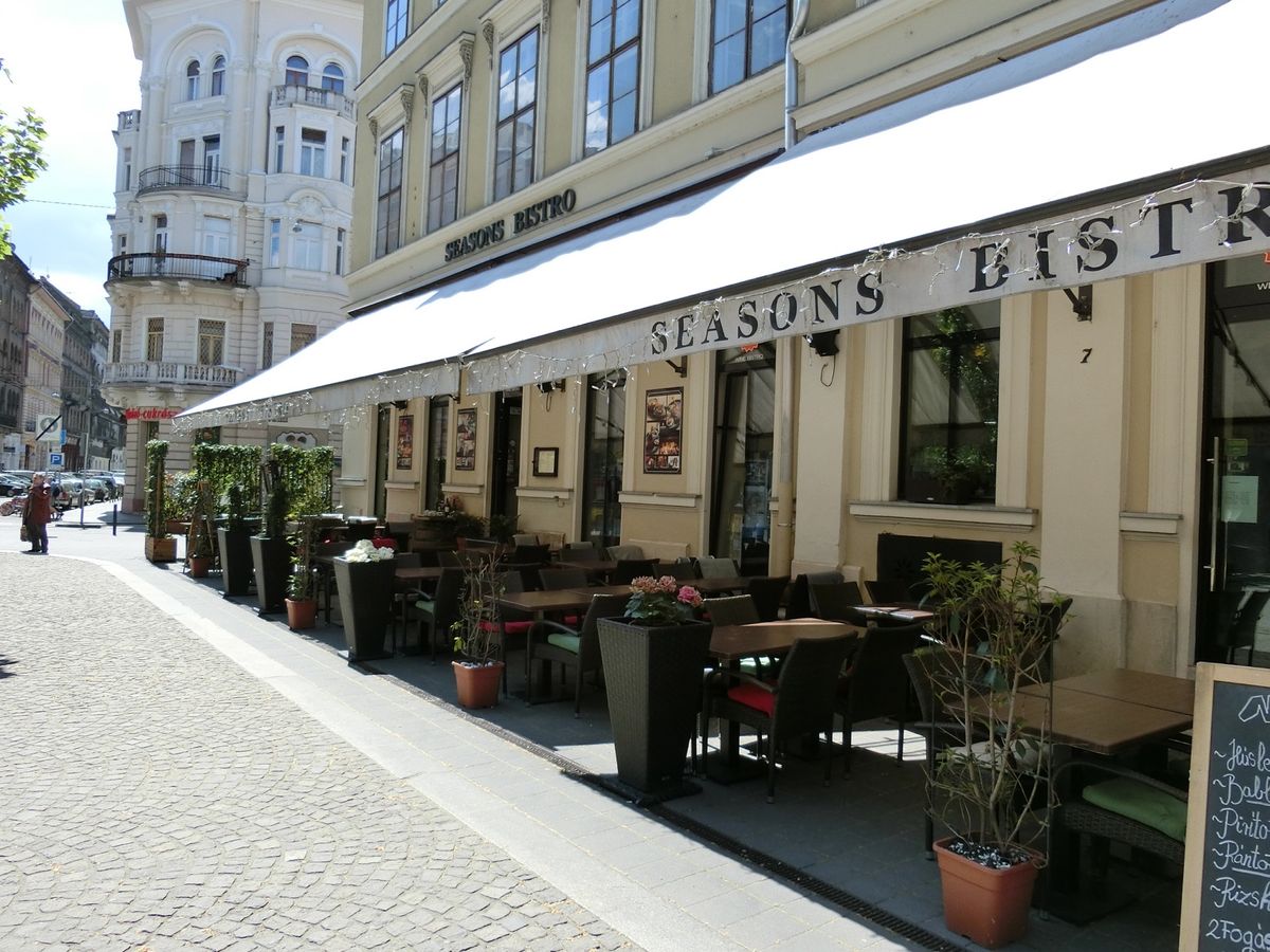 私の友人で世界的に有名なチェリストと、奥様。(この頃は)毎年、5月に私がブ...