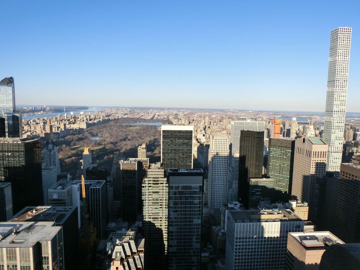 Top of the Rockからの眺め！天気が良く、でもちょっと明るすぎ...